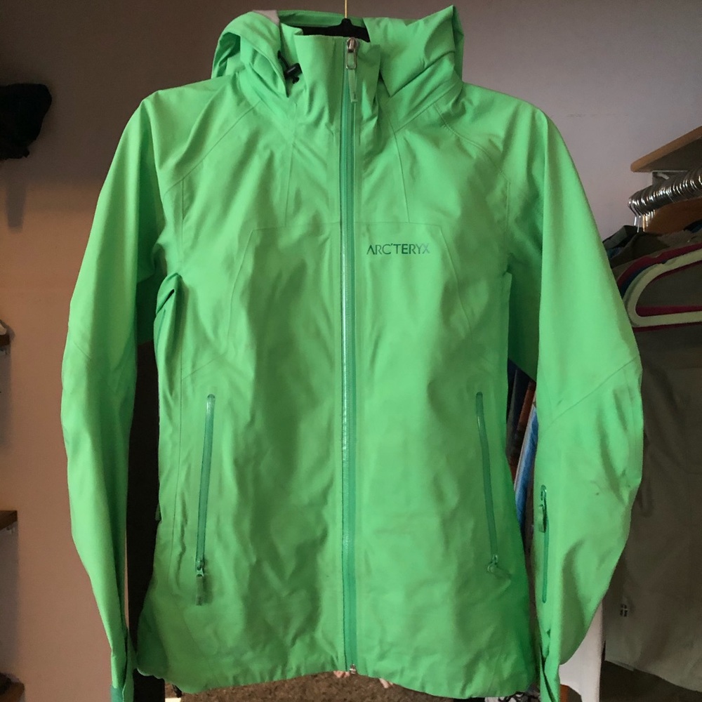 Arc’teryx Women’s Ski Jacket. Rare color!